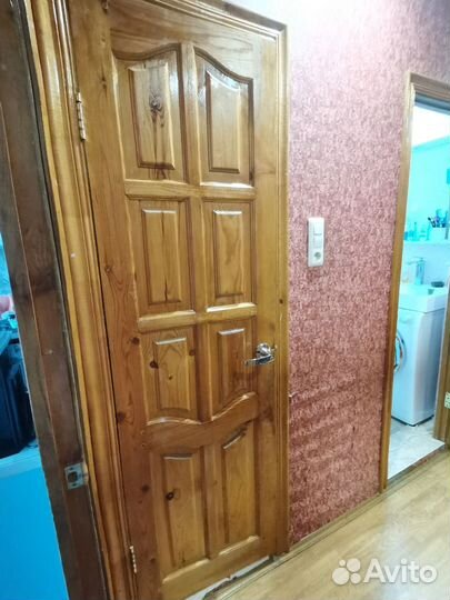 Межкомнатные двери деревянные бу 80см и 60 см