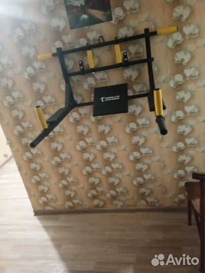 Продам турник настенный 2 положения