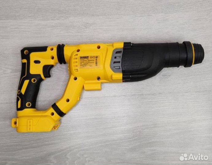 Перфоратор Dewalt DCH263