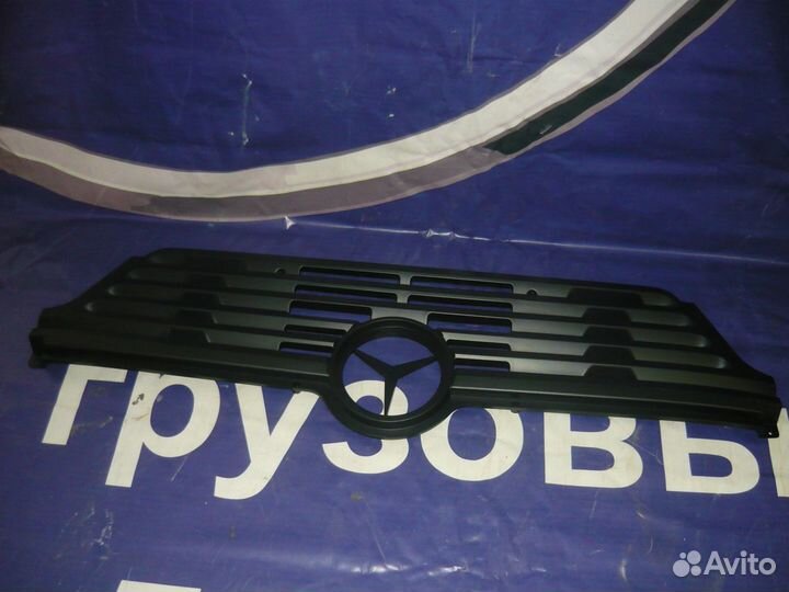 Решетка радиатора Мерседес 950 Actros