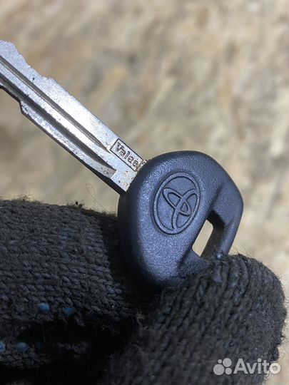 Личинка замка зажигания Toyota Carina E AT191L