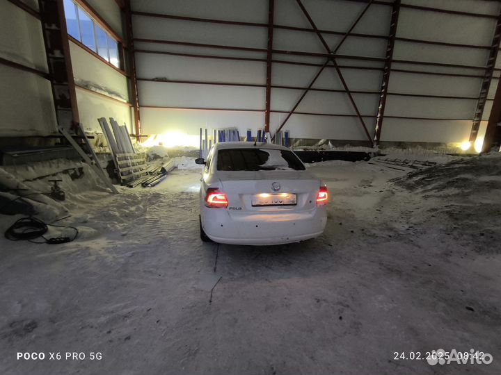 Volkswagen Polo 1.6 МТ, 2011, битый, 183 250 км