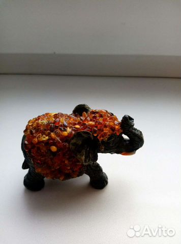 Слон с янтарем размер 7,5 *4,5 см