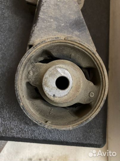 Подушка двигателя camry 50