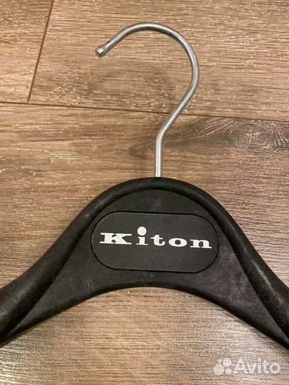 Вешалка Kiton