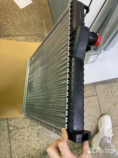 Радиатор охлаждения BMW 5(e39), 7(e38)