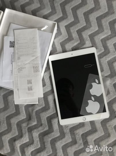 Apple iPad 8 (2020) Wi-Fi + LTE