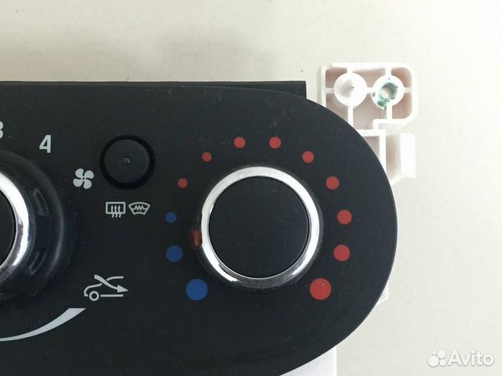 Блок управления отопителем Renault Sandero 2014