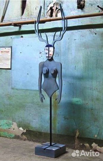 Вешалка декоративная