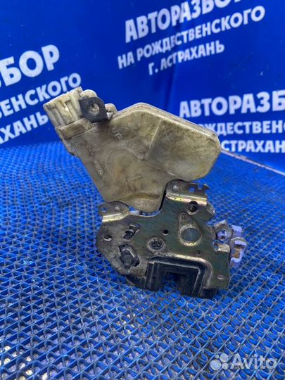 Задний правый замок двери Nissan Cefiro A33 седан