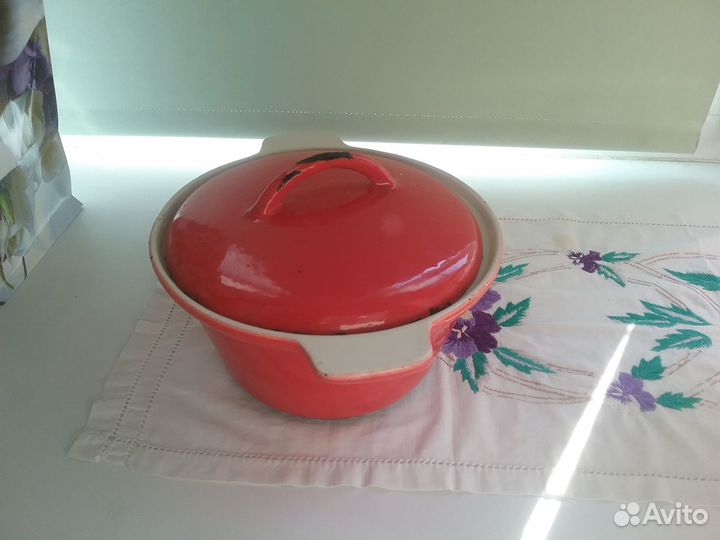 1.Перечница.2.Чугунная кастрюля