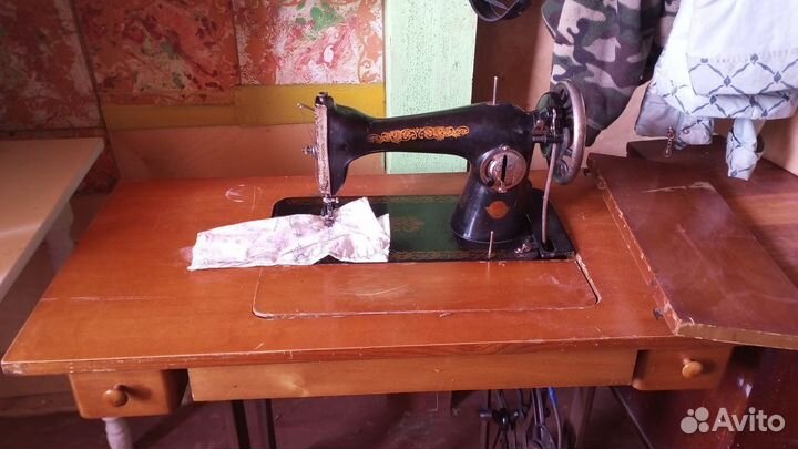 Швейная машинка старинная
