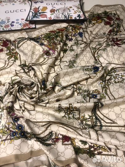 Gucci платок большой