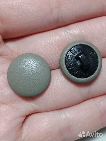 Пуговицы одёжные серые