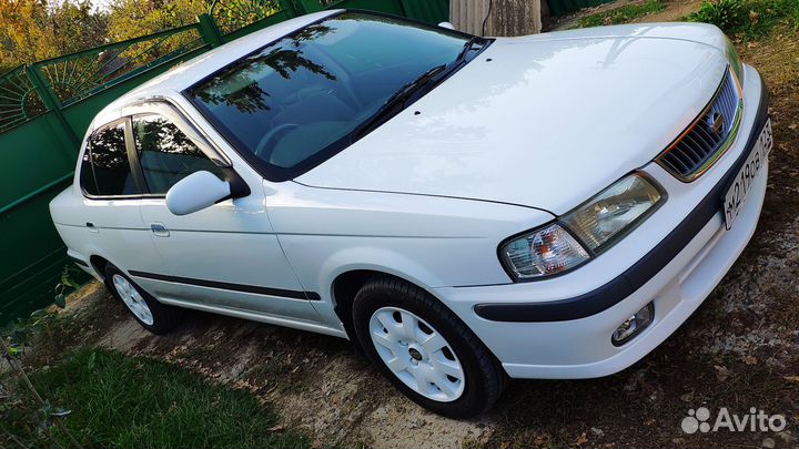 Заднее стекло на Nissan Sunny B15 Установка 1ч