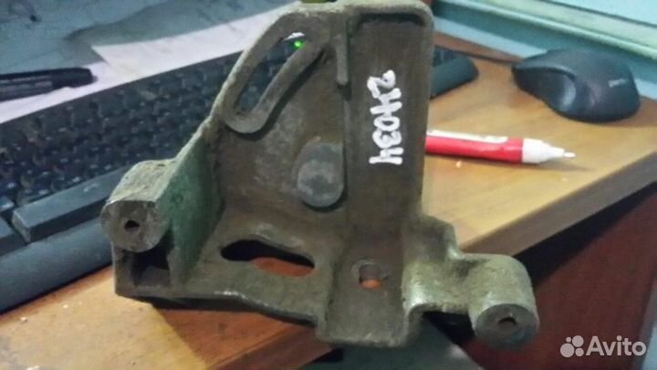 Кронштейн гидроусилителя Sebring/Dodge Stratus 200