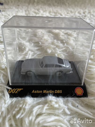 Модель автомобиля Aston Martin DB5