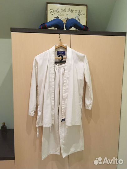 Продам кимоно и перчатки