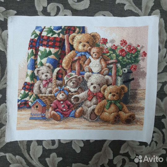 Вышитое полотно