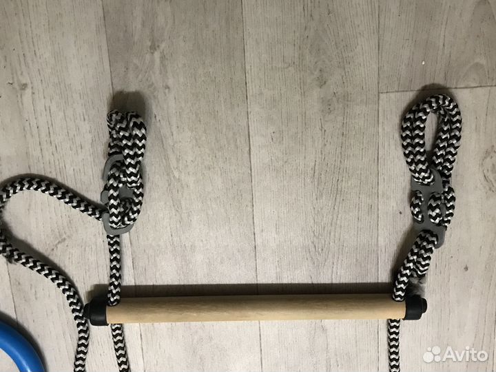 Веревочная лестница с гимнастическими кольцами