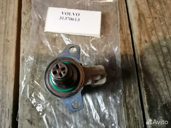Клапан белый разъем 31370613 volvo