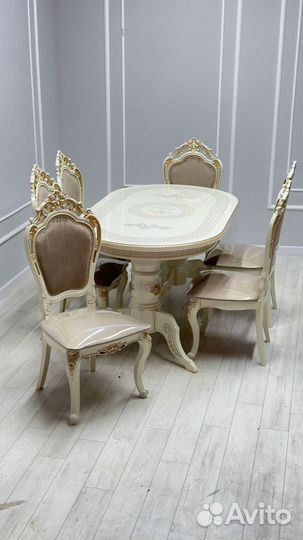 Кухонный стол и стулья