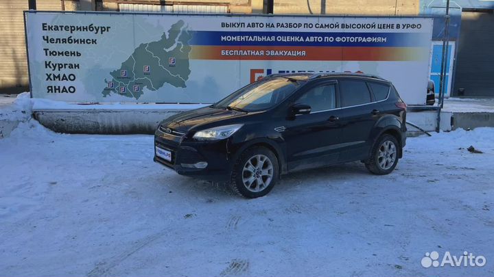 Фонарь задний наружный левый Ford Kuga (CBS) 2039549. Дефект