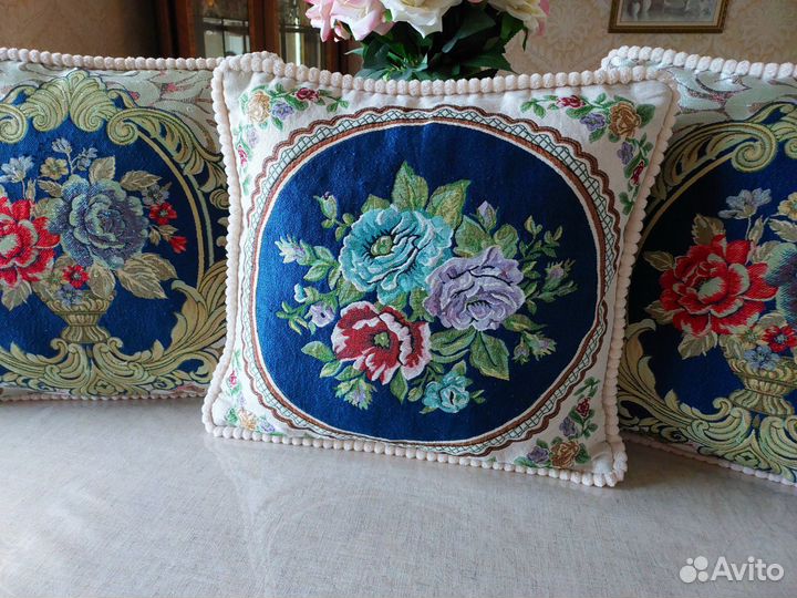 Подушки декоративные 50 на 50 см. 4 штуки