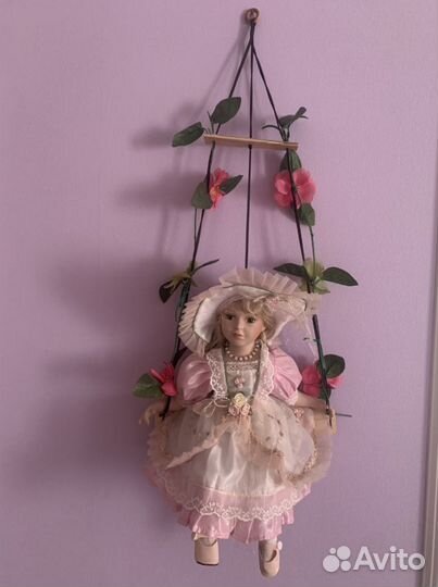 Кукла фарфоровая