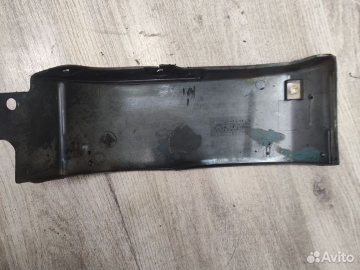 Накладка правого крыла Hyundai Santa Fe 1