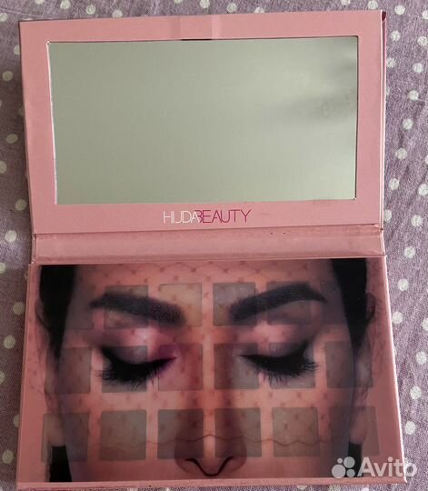 Палетка теней huda beauty