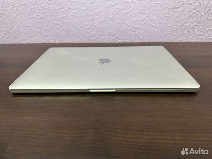 Macbook Pro 15 2018 i9/32/512/560X 4GB