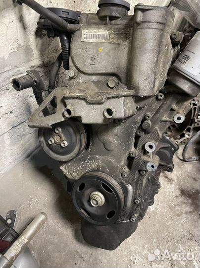 Двигатель Фольксваген Джетта 6 1.6 clra