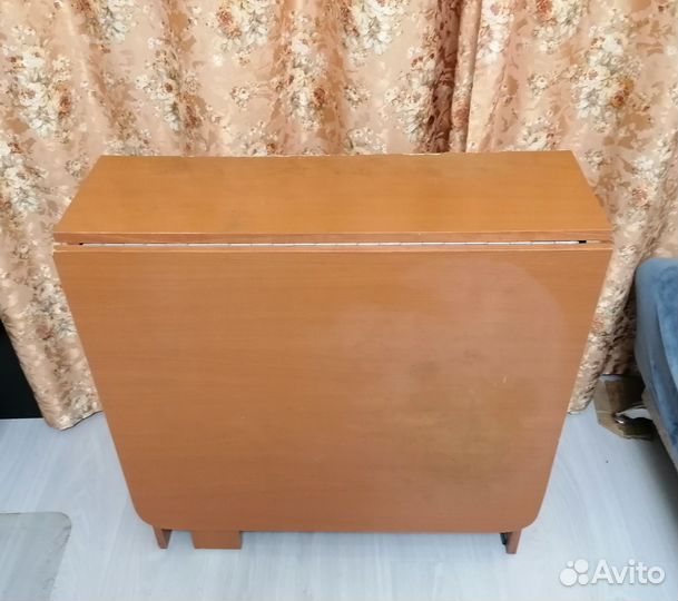 Стол книжка