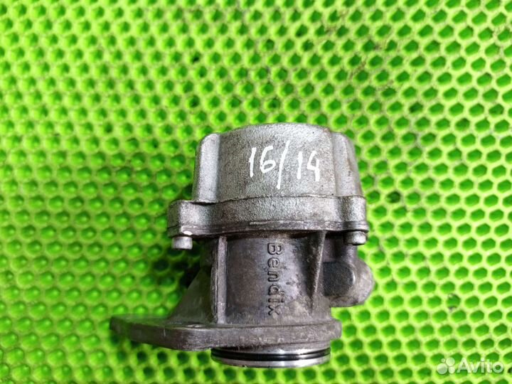 Насос вакуумный Peugeot 206