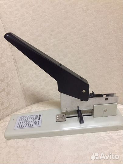 Мощный степлер.Дырокол-брошировщик