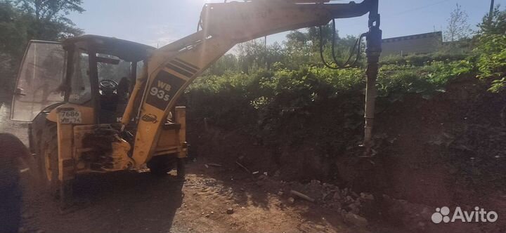 Экскаватор-погрузчик Komatsu