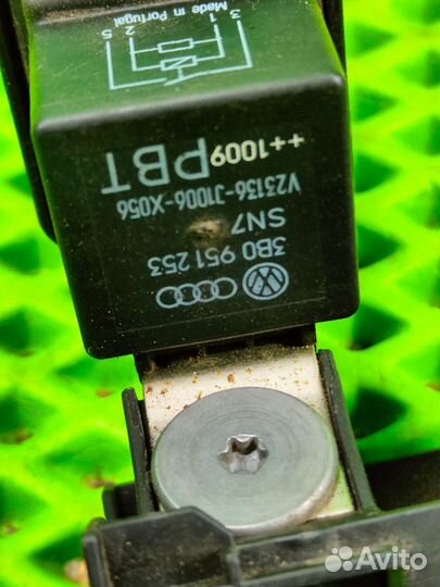 Реле обогрева стекла Skoda Octavia A5