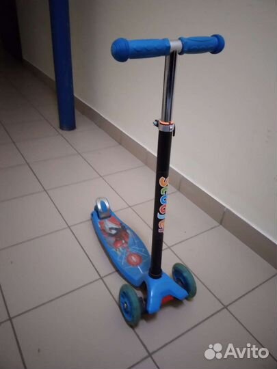 Детский трехколесный самокат