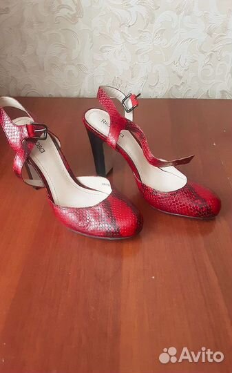 Босоножки RiaRosa