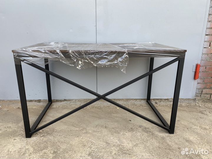 Компьютерный стол в стиле лофт