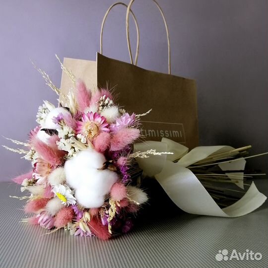 Розовый букет из сухоцветов