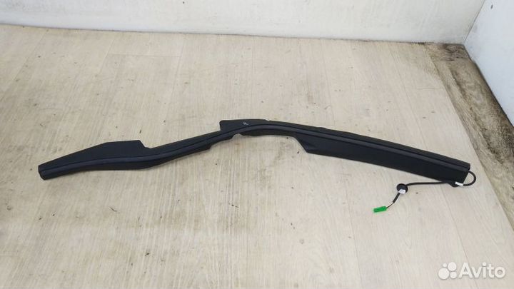 Водосток крышки багажника правый Land Rover / Discovery Sport / L550