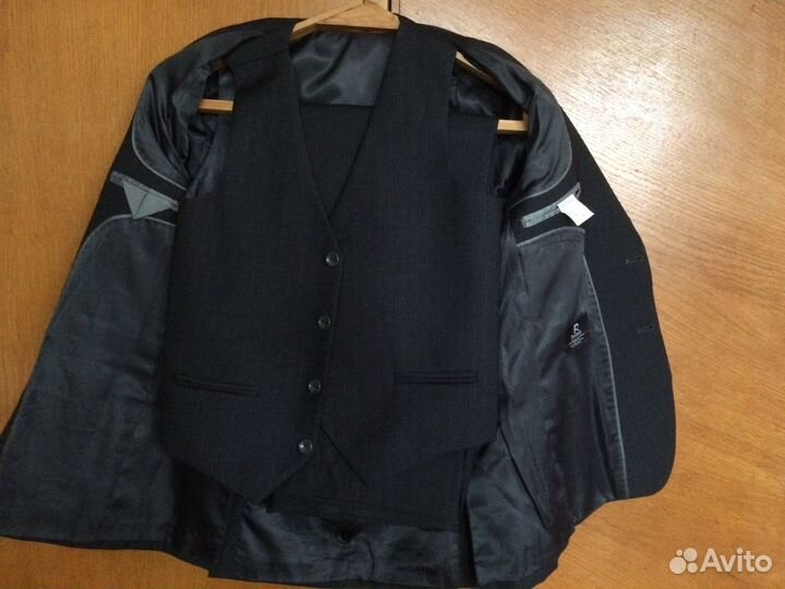 Школьный костюм б/у 64-158