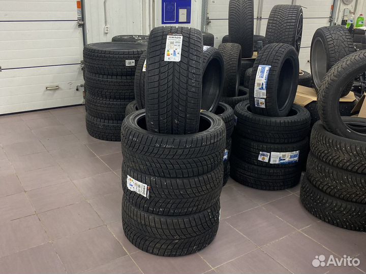 Headway HW505 275/40 R20 и 315/35 R20 106T