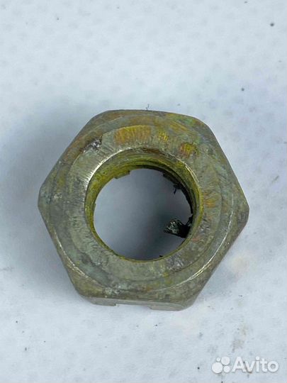 Гайка Урал генератора крупн. резьба (d12)