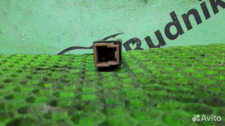 Датчик положения педали тормоза Nissan Sunny