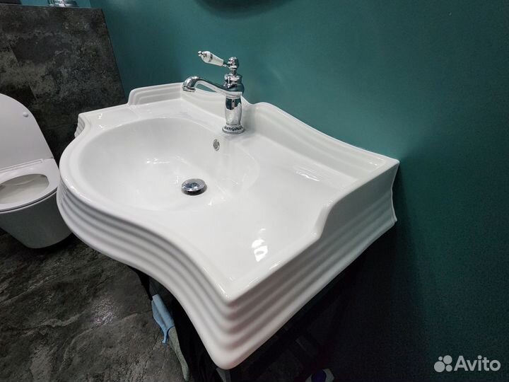 Раковина в ванную новая