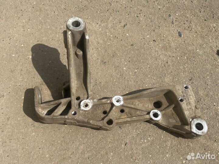 Кронштейн подрамника и рычага VW, Audi, Skoda