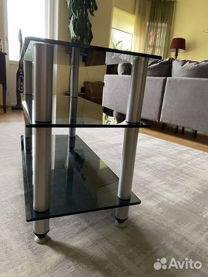 Стеклянная тумба под тв